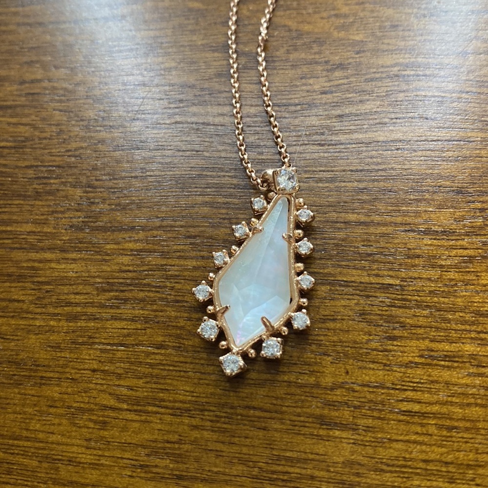 Kendra Scott rose gold necklace
